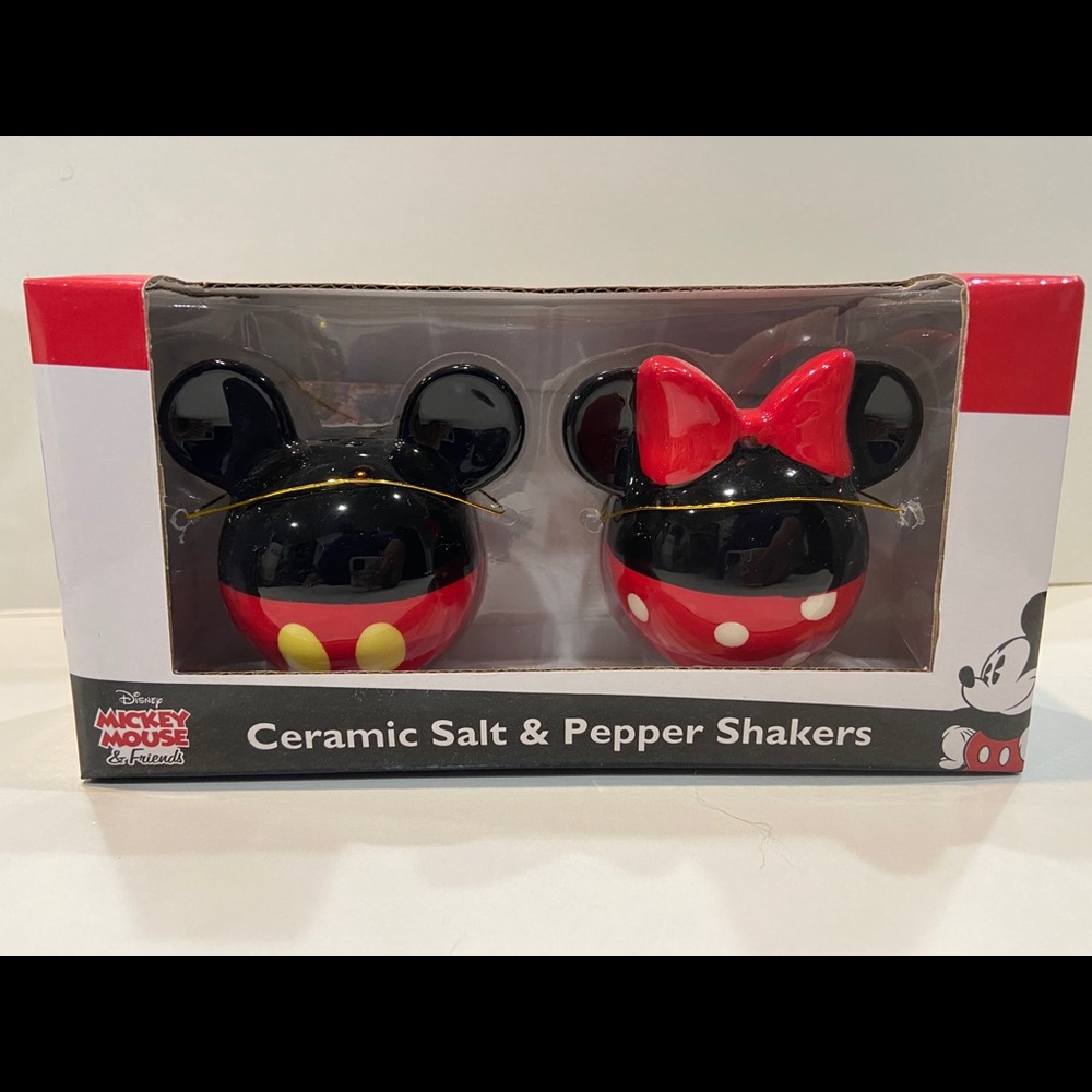 Minnie salt and pepper shakers